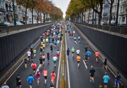 娱乐吃瓜酱鸭子跑马拉松,吃瓜酱鸭子跑马记